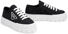 Carica l'immagine nel visualizzatore di Gallery, Sneakers in nylon lucido
