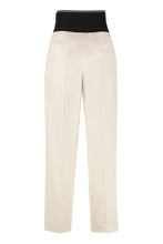 Carica l'immagine nel visualizzatore di Gallery, Pantaloni carrot-fit in cotone
