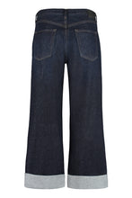 Load image into Gallery viewer, Ayla cropped jeans
