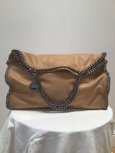 Carica l'immagine nel visualizzatore di Gallery, Tote bag Falabella
