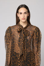 Carica l'immagine nel visualizzatore di Gallery, Camicia in seta stampata
