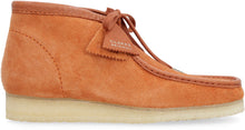 Carica l'immagine nel visualizzatore di Gallery, Scarpe stringate Wallabee in pelle scamosciata
