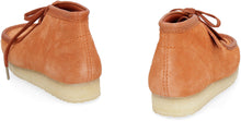Carica l'immagine nel visualizzatore di Gallery, Scarpe stringate Wallabee in pelle scamosciata
