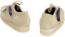 Carica l'immagine nel visualizzatore di Gallery, Scarpe stringate Wallabee in pelle scamosciata
