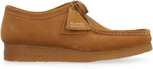 Carica l'immagine nel visualizzatore di Gallery, Scarpe stringate Wallabee in pelle scamosciata
