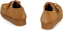 Carica l'immagine nel visualizzatore di Gallery, Scarpe stringate Wallabee in pelle scamosciata
