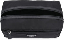 Carica l'immagine nel visualizzatore di Gallery, Necessaire in nylon con dettagli in pelle
