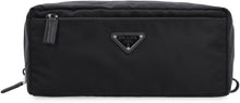 Carica l'immagine nel visualizzatore di Gallery, Necessaire in nylon con dettagli in pelle
