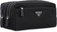 Carica l'immagine nel visualizzatore di Gallery, Necessaire in nylon con dettagli in pelle
