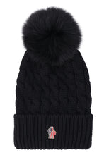 Carica l'immagine nel visualizzatore di Gallery, Cappello con pon pon
