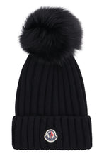 Carica l'immagine nel visualizzatore di Gallery, Cappello in maglia a coste con pon-pon
