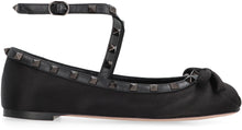 Carica l'immagine nel visualizzatore di Gallery, Valentino Garavani - Ballerine Rockstud in raso
