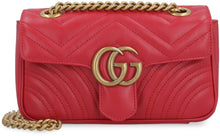 Carica l'immagine nel visualizzatore di Gallery, Mini-bag GG Marmont in pelle matelassé
