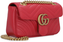 Carica l'immagine nel visualizzatore di Gallery, Mini-bag GG Marmont in pelle matelassé
