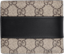 Carica l'immagine nel visualizzatore di Gallery, Portafoglio flap-over in tessuto GG Supreme

