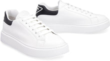 Carica l'immagine nel visualizzatore di Gallery, Sneakers low-top Prada Macro
