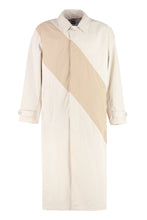 Carica l'immagine nel visualizzatore di Gallery, BOSS x Russell Athletic - Trench coat in tessuto impermeabile
