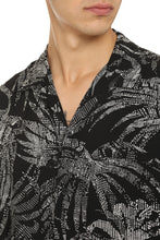 Carica l'immagine nel visualizzatore di Gallery, Camicia a maniche corte stampata
