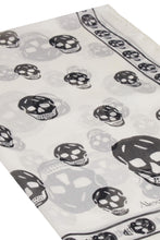Carica l'immagine nel visualizzatore di Gallery, Foulard in seta stampata
