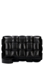 Carica l'immagine nel visualizzatore di Gallery, Borsa a tracolla Cassette Padded in pelle
