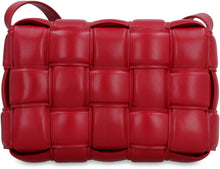 Carica l'immagine nel visualizzatore di Gallery, Borsa a tracolla Padded Cassette in pelle
