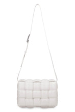 Carica l'immagine nel visualizzatore di Gallery, Borsa a tracolla Padded Cassette in pelle
