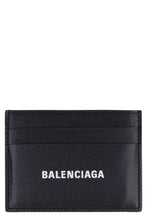 Carica l'immagine nel visualizzatore di Gallery, Portacarte in pelle con logo

