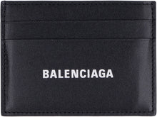 Carica l'immagine nel visualizzatore di Gallery, Portacarte in pelle con logo
