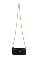 Carica l'immagine nel visualizzatore di Gallery, Mini-bag a tracolla GG Marmont in pelle matelassé
