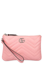 Carica l'immagine nel visualizzatore di Gallery, Clutch GG Marmont in pelle matelassé
