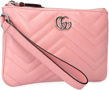 Carica l'immagine nel visualizzatore di Gallery, Clutch GG Marmont in pelle matelassé
