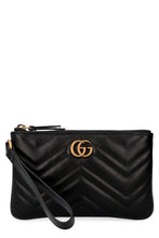 Carica l'immagine nel visualizzatore di Gallery, Clutch GG Marmont in pelle matelassé
