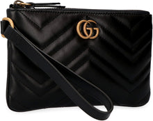 Carica l'immagine nel visualizzatore di Gallery, Clutch GG Marmont in pelle matelassé
