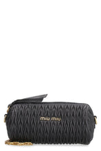 Carica l'immagine nel visualizzatore di Gallery, Clutch in pelle matelassé
