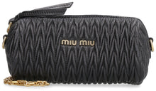 Carica l'immagine nel visualizzatore di Gallery, Clutch in pelle matelassé
