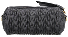 Carica l'immagine nel visualizzatore di Gallery, Clutch in pelle matelassé
