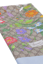 Carica l'immagine nel visualizzatore di Gallery, Foulard in seta con stampa GG Flora
