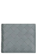 Carica l'immagine nel visualizzatore di Gallery, Portafoglio flap-over in Intrecciato
