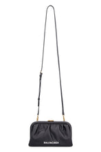 Carica l'immagine nel visualizzatore di Gallery, Clutch Cloud XS in pelle con tracolla
