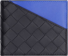 Carica l'immagine nel visualizzatore di Gallery, Portafoglio flap-over in Intrecciato
