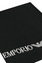 Carica l'immagine nel visualizzatore di Gallery, Set cappello e sciarpa in maglia
