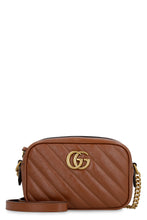 Carica l'immagine nel visualizzatore di Gallery, Camera-bag GG Marmont in pelle matelassé
