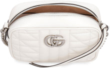 Carica l'immagine nel visualizzatore di Gallery, Camera-bag GG Marmont in pelle matelassé
