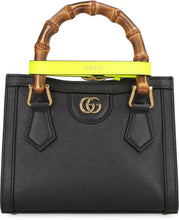 Carica l'immagine nel visualizzatore di Gallery, Mini-bag Gucci Diana in pelle
