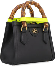 Carica l'immagine nel visualizzatore di Gallery, Mini-bag Gucci Diana in pelle

