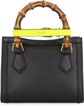 Carica l'immagine nel visualizzatore di Gallery, Mini-bag Gucci Diana in pelle
