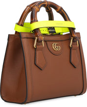 Carica l'immagine nel visualizzatore di Gallery, Mini-bag Gucci Diana in pelle
