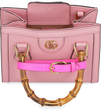 Carica l'immagine nel visualizzatore di Gallery, Mini-bag Gucci Diana in pelle
