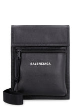 Carica l'immagine nel visualizzatore di Gallery, Mini bag Explorer in pelle
