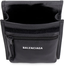 Carica l'immagine nel visualizzatore di Gallery, Mini bag Explorer in pelle
